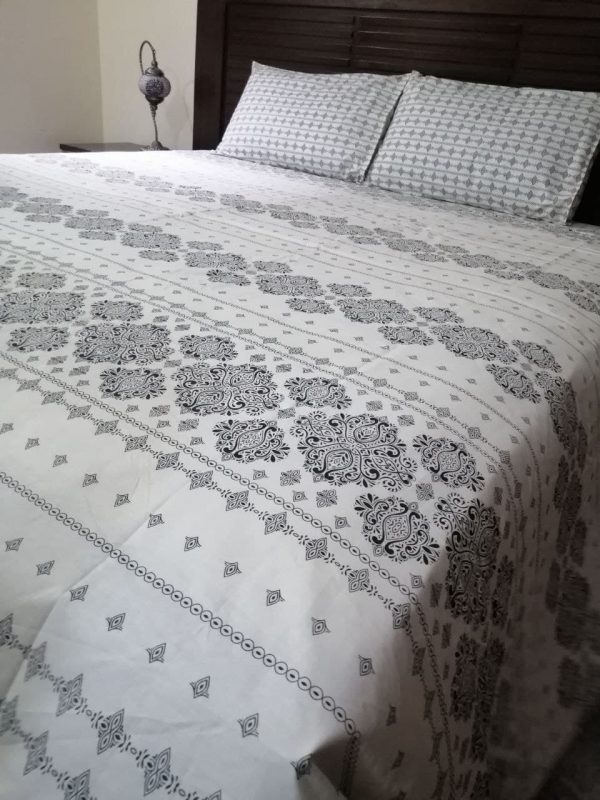 Luxurious bedsheets set