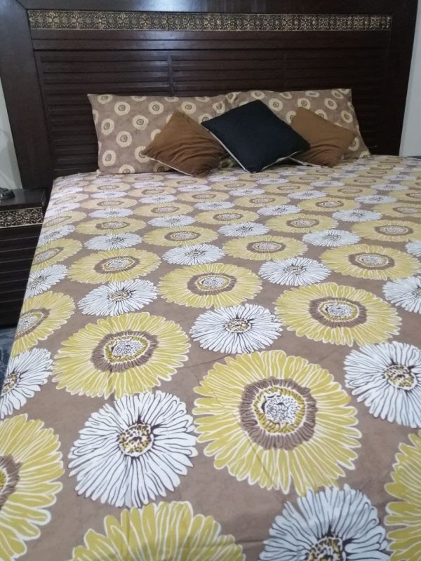 Luxurious floral bed sheets set